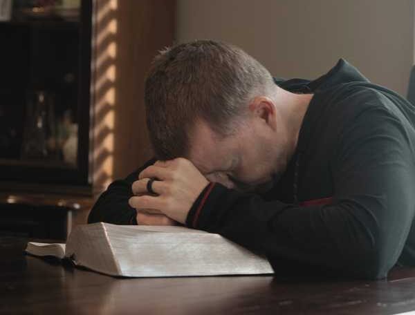 Man praying with Bible Prayer life